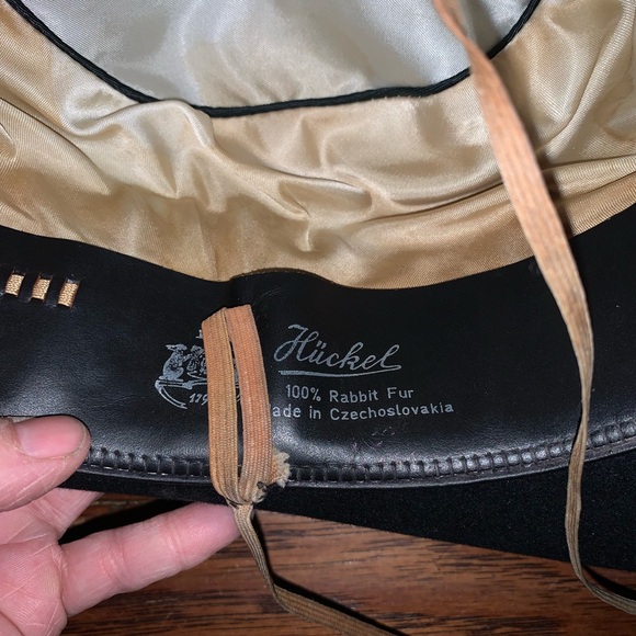 VINTAGE 100 % RABBIT FUR HUCKEL 1799 FELT WOMEN’S BLACK HAT WITH CHIN STRAP - Picture 3 of 4